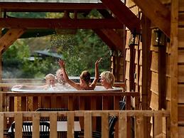 Atmospheric Lodge With spa