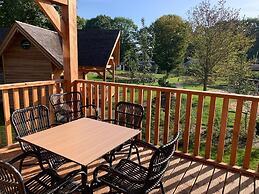 Atmospheric Lodge With spa