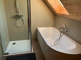 Atmospheric Lodge With spa