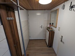 Huus Meta Modern Retreat