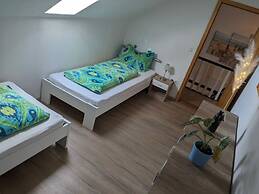 Huus Meta Modern Retreat