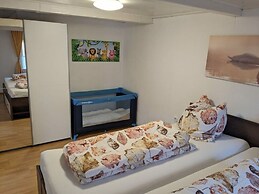 Huus Meta Modern Retreat