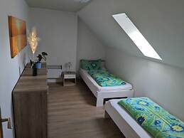 Huus Meta Modern Retreat