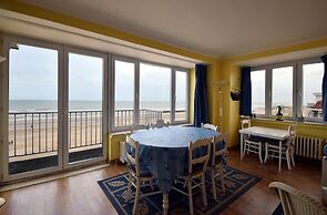 Seaview Stay w/ Parking