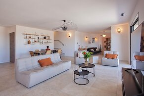 Superb Villa With Pool and sea View