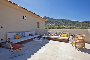 Superb Villa With Pool and sea View