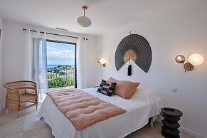 Superb Villa With Pool and sea View