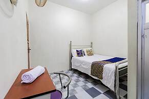 SPOT ON 93967 Hasna Guest House Syariah