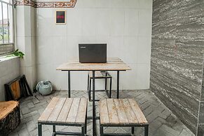 SPOT ON 93967 Hasna Guest House Syariah