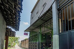 SPOT ON 93967 Hasna Guest House Syariah