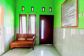 SPOT ON 93967 Hasna Guest House Syariah