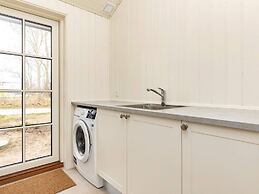 6 Person Holiday Home in Martofte