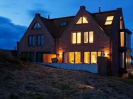 Reethuus Sud Modern Retreat