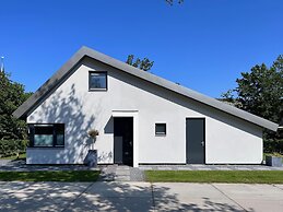 Eco-friendly Villa With Terrace and Garden