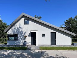 Eco-friendly Villa With Terrace and Garden