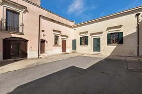 3899 Villetta Corte del Cavaliere by Barbarhouse