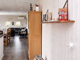 6 Person Holiday Home in Hemmet-by Traum