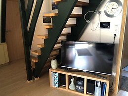 Roof-only House Modern Retreat