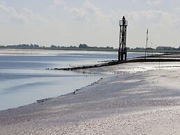 Roof-only House Modern Retreat