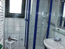 Roof-only House Modern Retreat