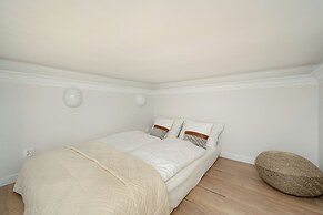 Apartment With Mezzanine by Renters