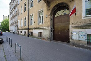 Apartment With Mezzanine by Renters