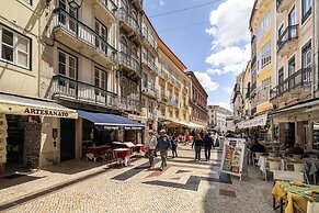 Lisbon's Heartbeat Your Premier Address