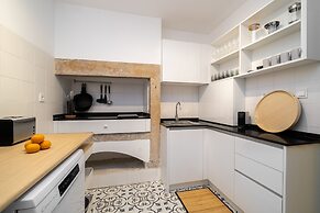 Lisbon's Heartbeat Your Premier Address