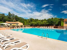Provencal-style Maisonette With Communal Pool