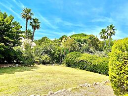 Majestic Villa in Lecci With Garden