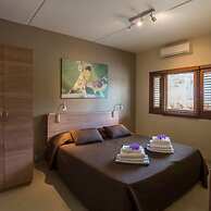 Spanish Water Apartments - Garden View