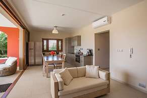 Spanish Water Apartments - Garden View