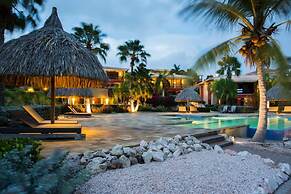 Spanish Water Apartments - Garden View