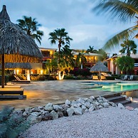 Spanish Water Apartments - Garden View