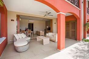 Spanish Water Apartments - Garden View