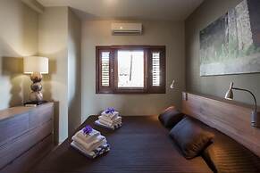 Spanish Water Apartments - Garden View