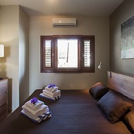 Spanish Water Apartments - Garden View