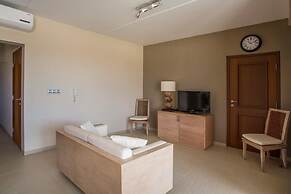 Spanish Water Apartments - Garden View