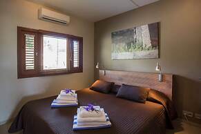 Spanish Water Apartments - Garden View