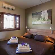 Spanish Water Apartments - Garden View