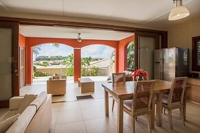 Spanish Water Apartments - Garden View