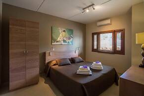 Spanish Water Apartments - Garden View