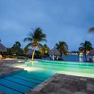 Spanish Water Apartments - Garden View