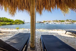 Spanish Water Apartments - Terrace