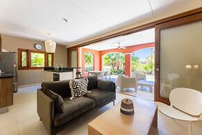 Spanish Water Apartments - Terrace