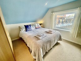 Two Bedroom Maisonette With Balcony and sea Views