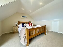 Two Bedroom Maisonette With Balcony and sea Views