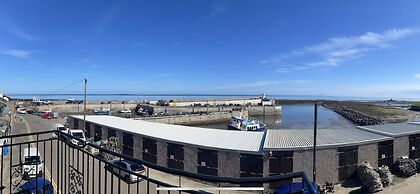 Two Bedroom Maisonette With Balcony and sea Views