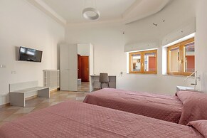 3900 Leccelsa Dimora by Barbarhouse