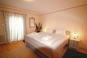 Tranquil Apartment in the Centre of Seefeld